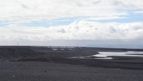 Brú á Gígjukvísl 2017, leiðigarðar ofan brúar.