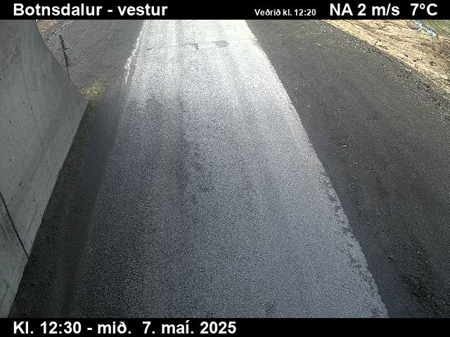 Click for full screen live camera. Breiðadals- og Botnsheiðargöng, Botnsdalur til vesturs