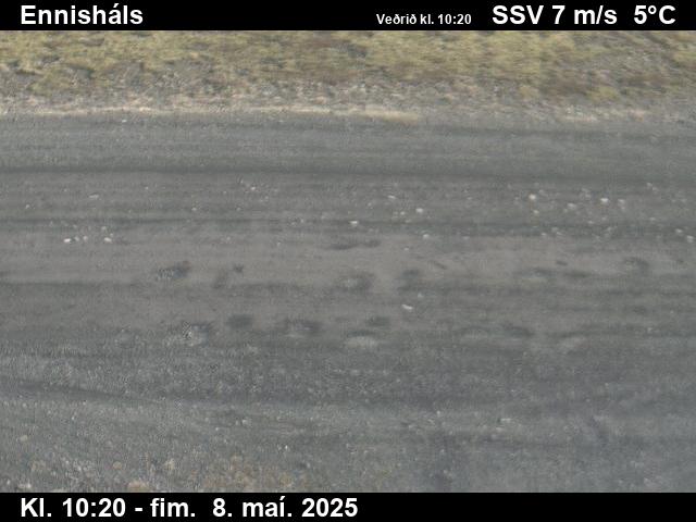 Click for full screen live camera. Ennisháls séð niður á veg