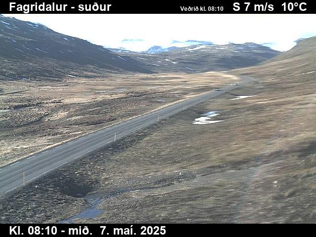 Click for full screen live camera. Fagridalur séð til suðurs