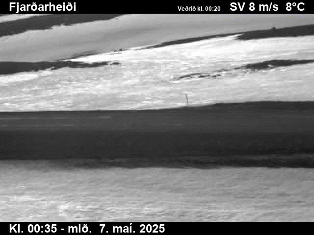 Click for full screen live camera. Fjarðarheiði séð niður á veg