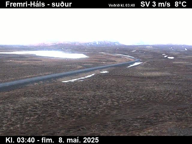 Click for full screen live camera. Hálsar séð til suðurs