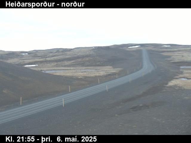 Click for full screen live camera. Holtavörðuheiði suður séð niður á veg