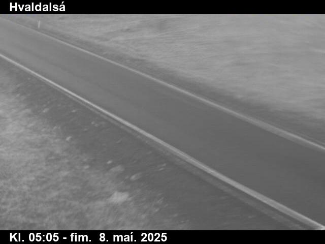 Click for full screen live camera. Hvaldalsá niður á veg