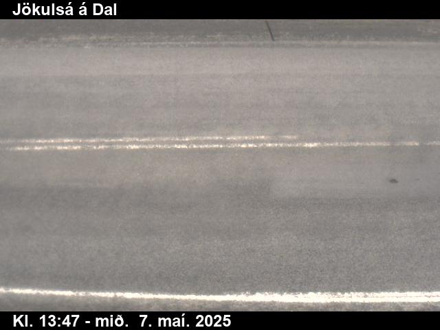 Click for full screen live camera. Jökulsá á Dal niður á veg