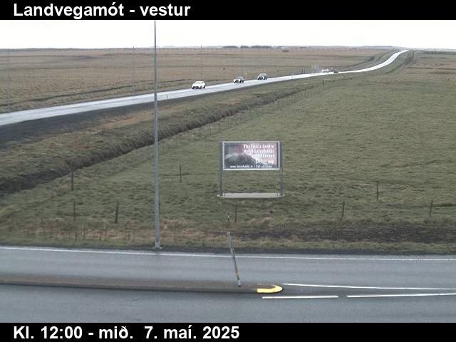 Click for full screen live camera. Landvegamót séð í átt að Þjórsá