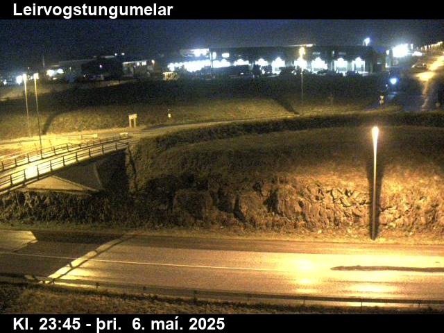 Click for full screen live camera. Leirvogstungumelar niður á veg