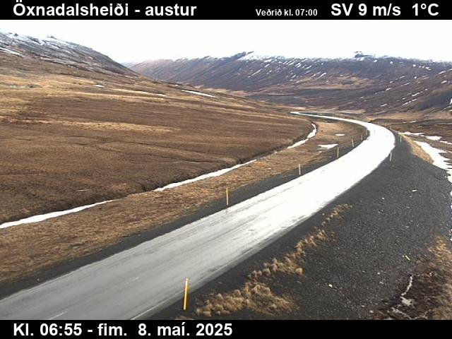 Click for full screen live camera. Öxnadalsheiði séð til austurs