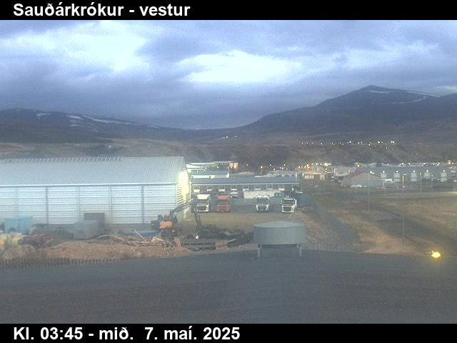 Click for full screen live camera. Sauðárkrókur séð til vesturs að Gönguskörðum