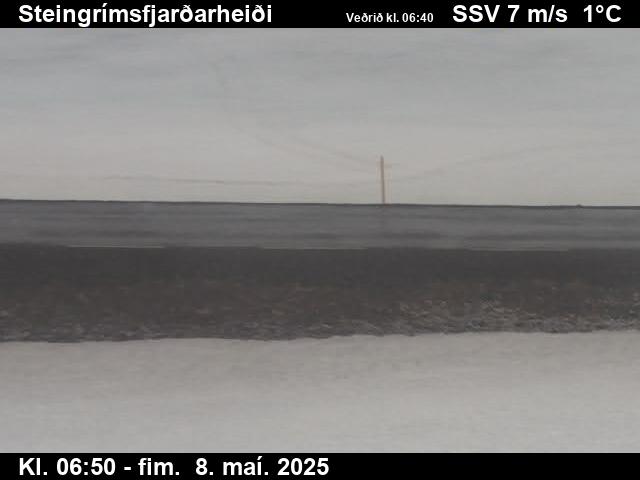 Click for full screen live camera. Steingrímsfjarðarheiði séð niður á veg