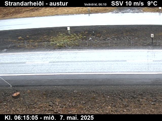 Click for full screen live camera. Strandarheiði séð niður á veg til til austurs