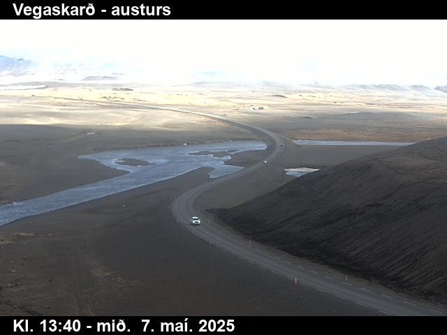 Click for full screen live camera. Vegaskarð til austurs