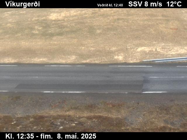 Click for full screen live camera. Víkurgerði séð niður á veg