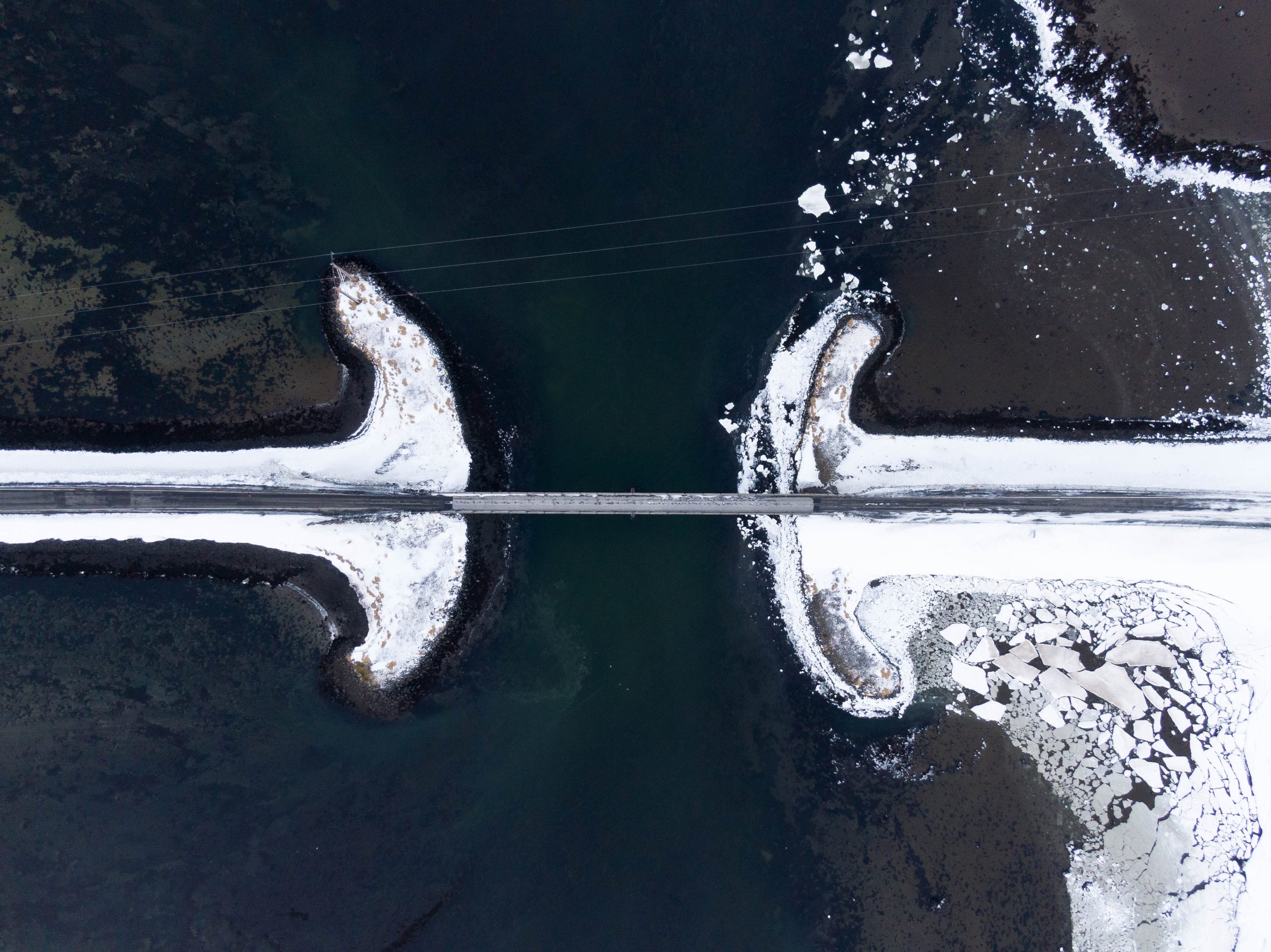 Loftmynd af brú yfir Önundarfjörð á Vestfjörðum.