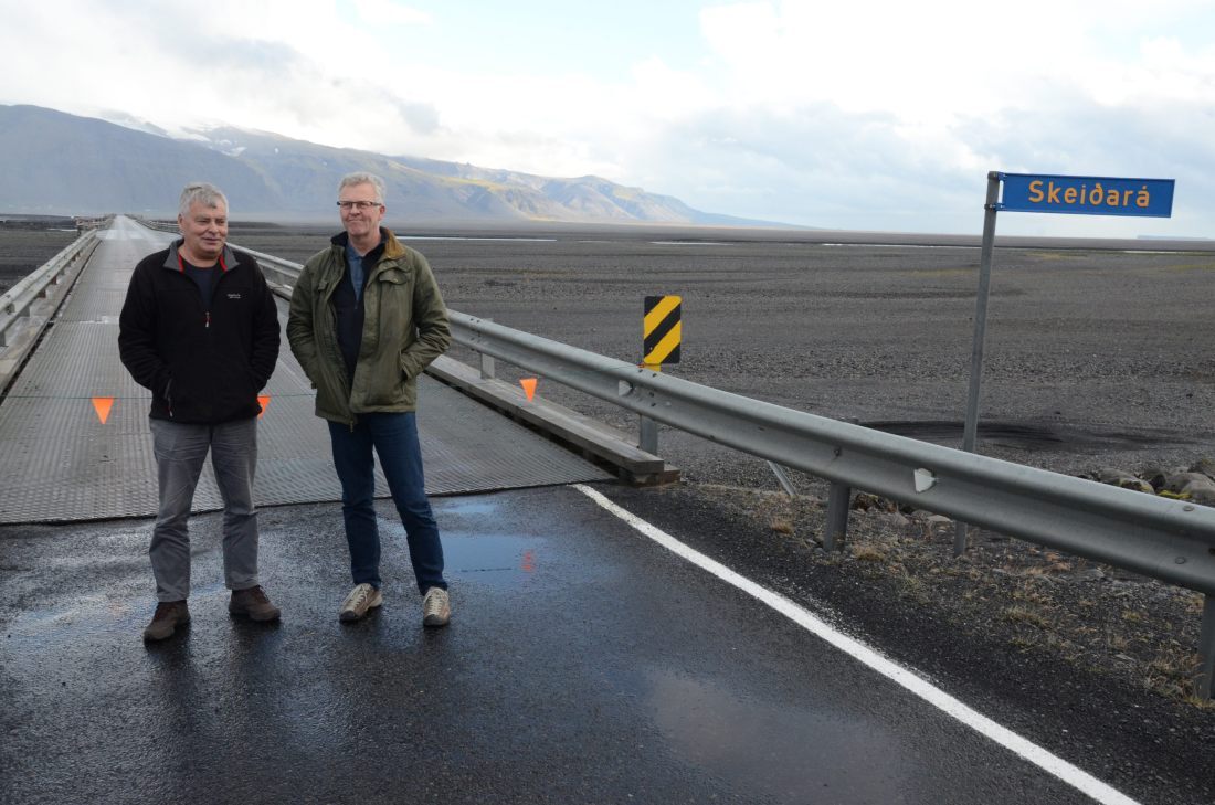 Á Skeiðarársandi Skeiðarárbrú - aflögð Reynir Gunnarsson Magnús Valur Jóhannsson