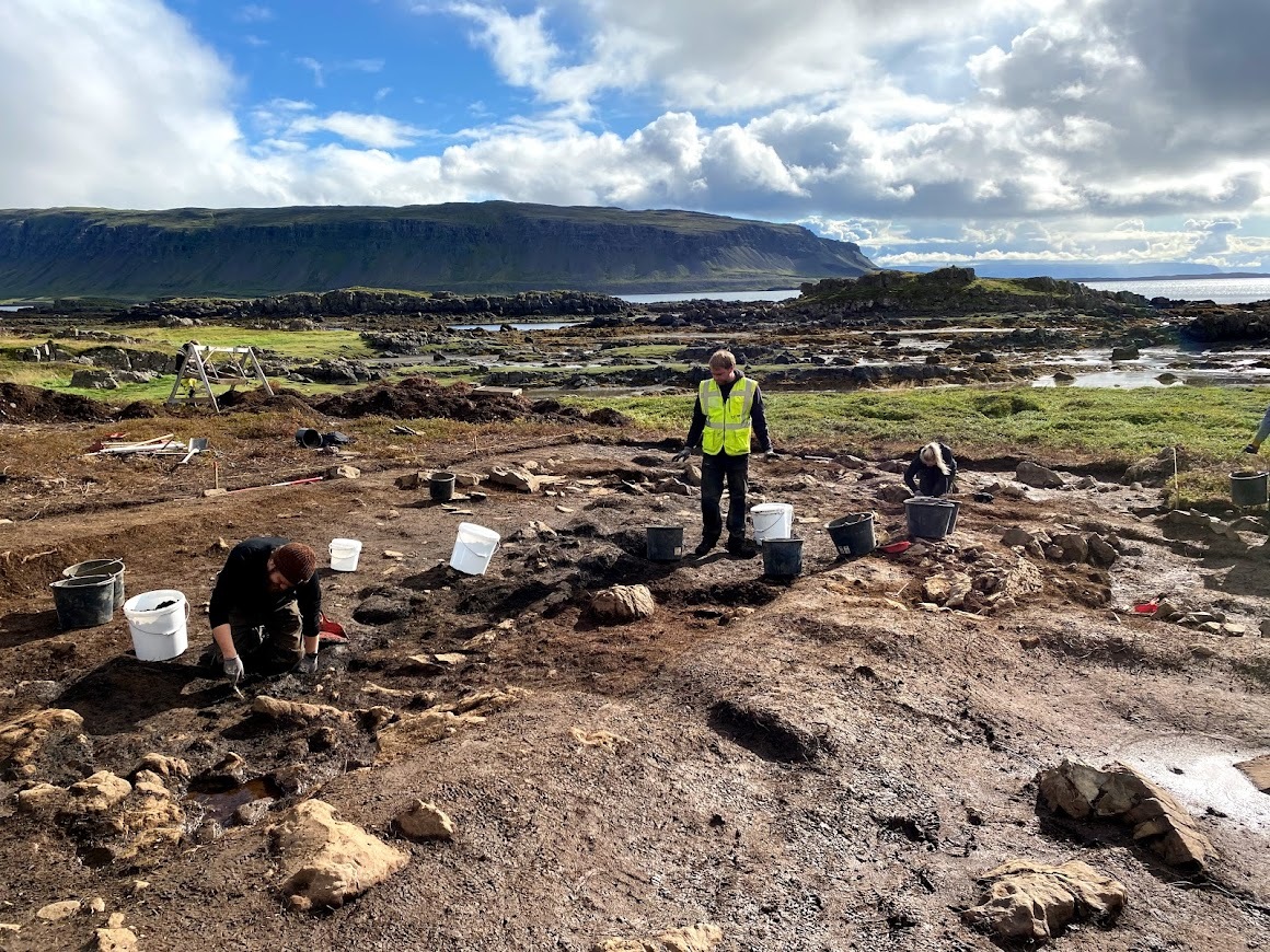 Töluvert er um fornminjar á svæðinu sem hafa verið bæði rannsakaðar og skráðar.