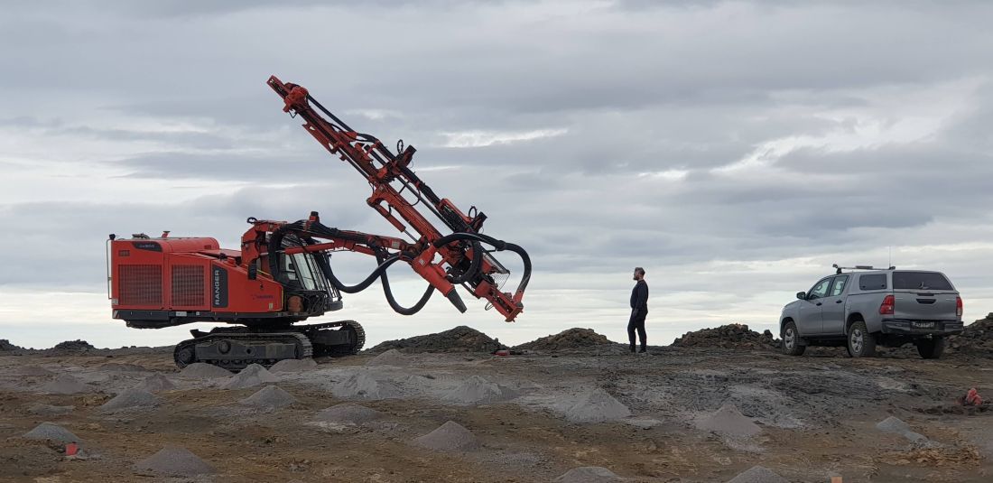 Bor er notaður til að koma fyrir sprengiefni við námuvinnslu.