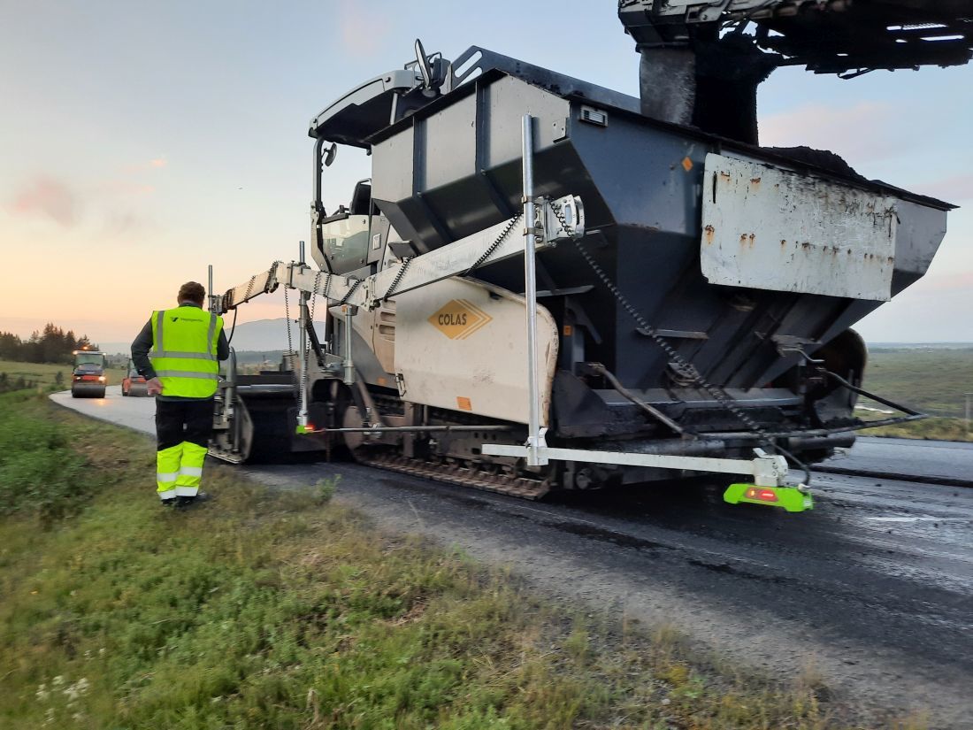 Malbikað yfir dúkinn á Biskupstungnabraut.