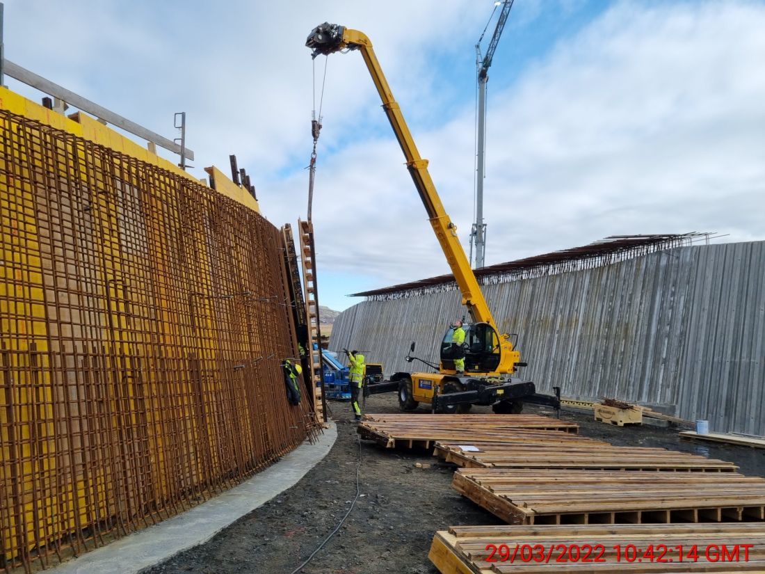 Unnið að undirgöngum og brú við Kotströnd.
