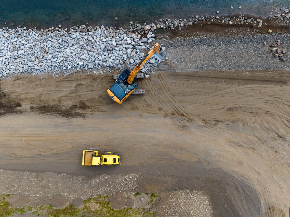 Grjótverja þarf allan veginn og er það verk langt komið.