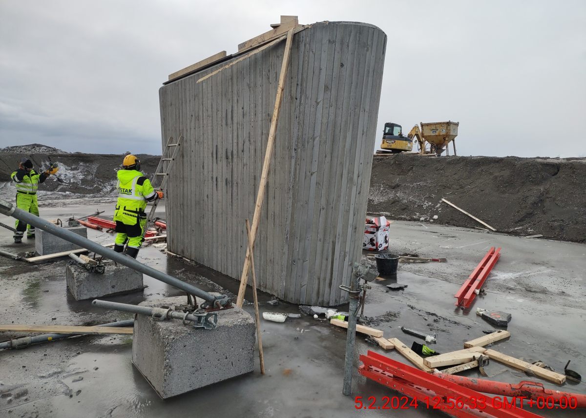 Millistöpull í brú yfir Hornafjarðarfljót.