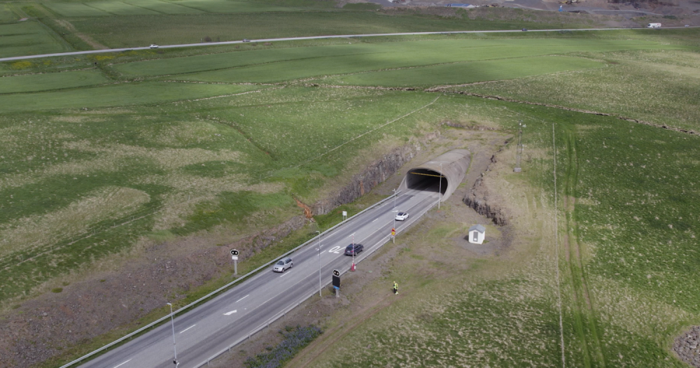 Meðalhraðaeftirlit verður tekið í notkun í Hvalfjarðargöngum 22. febrúar 2024.