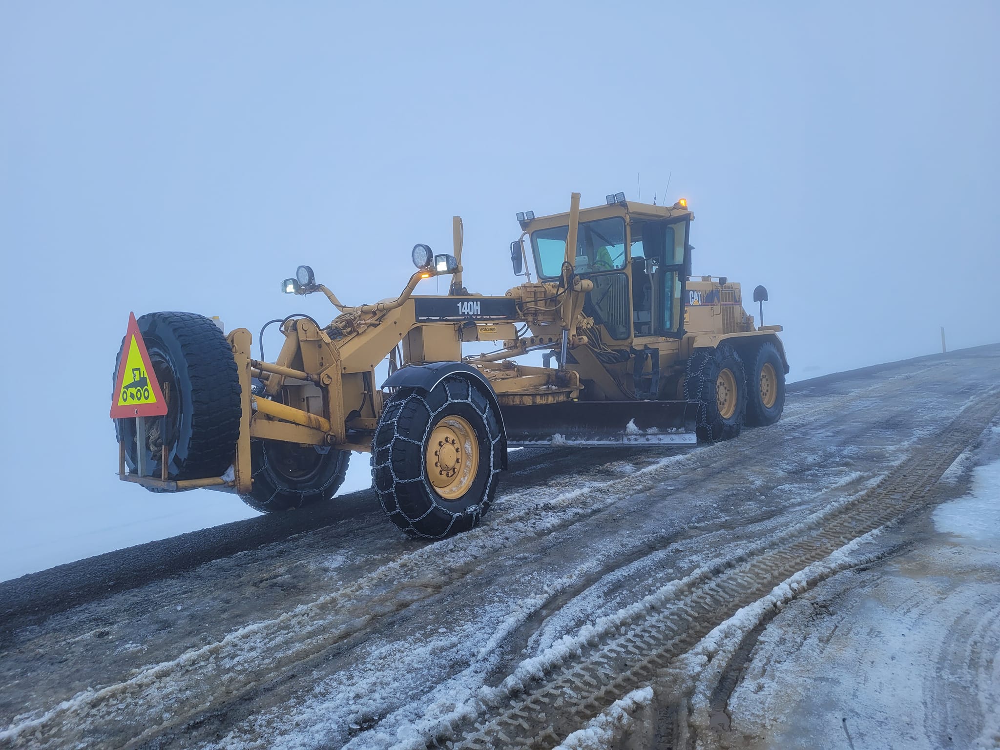 Vegurinn er opnaður fyrr en í venjulegu árferði.
