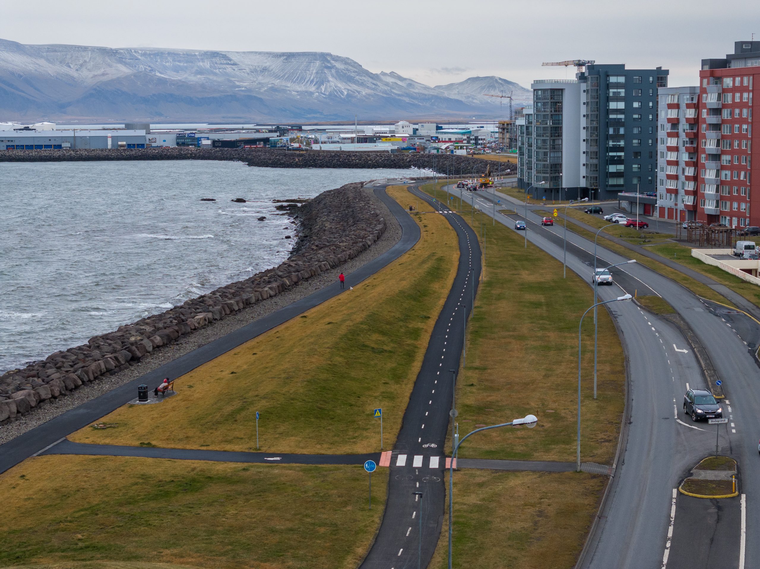 Biking path from Eiðisgrandi which reaches to Boðagrandi by the JL house.