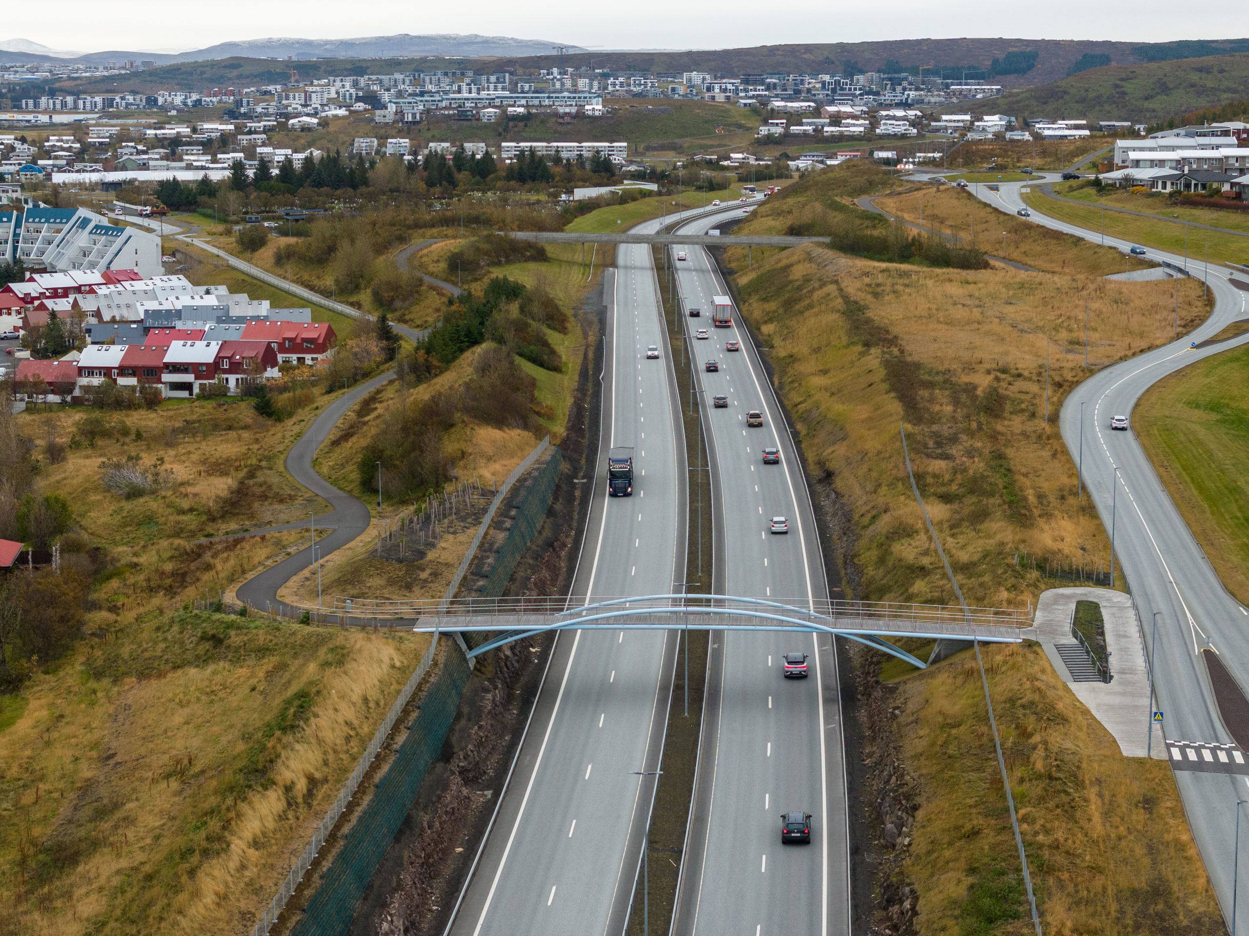 Reykjanesbraut: On the section between Kaldárselsvegur and Krýsuvíkurvegur.