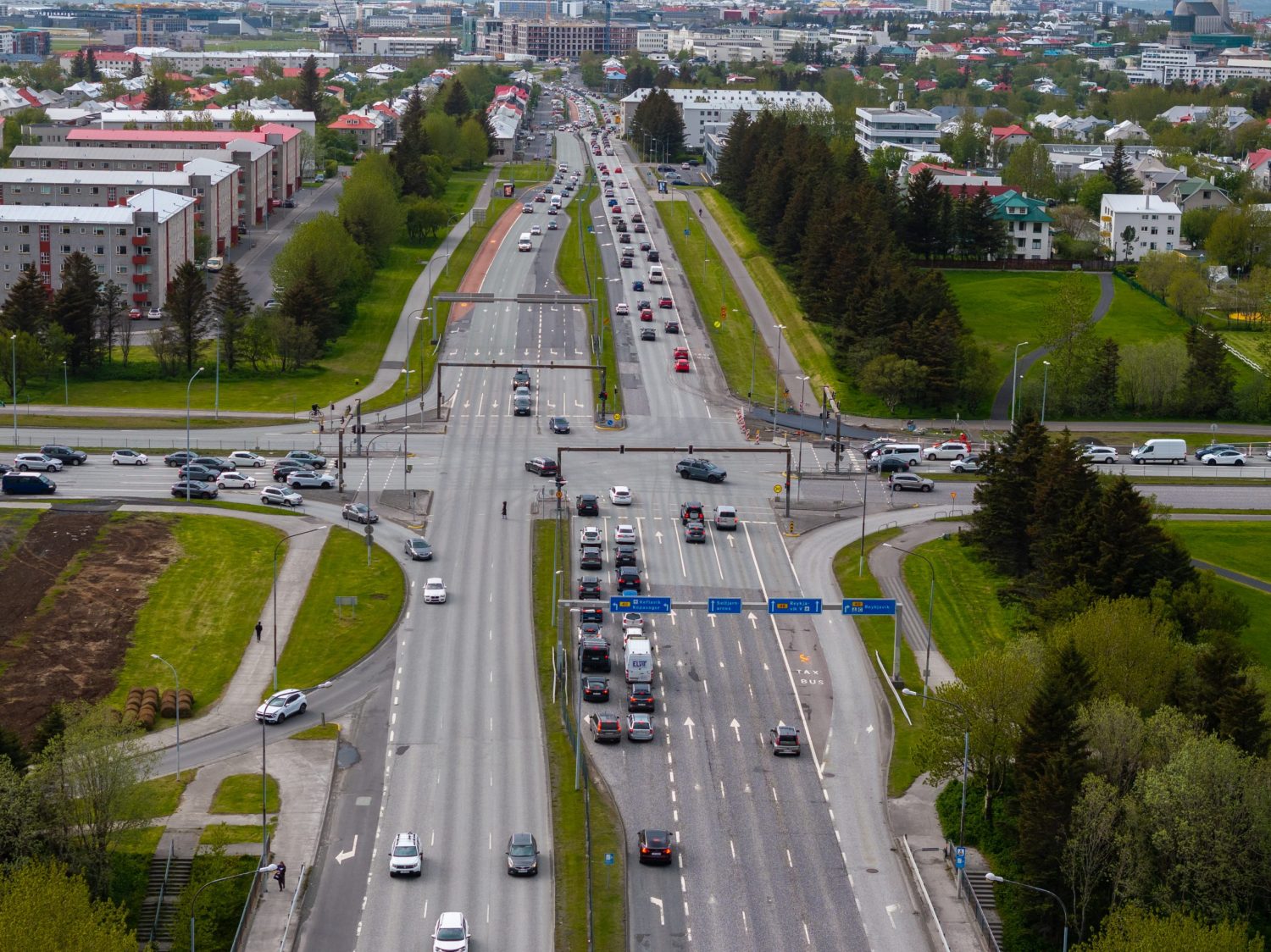 Gatnamót Kringlumýrarbrautar og Miklubrautar.