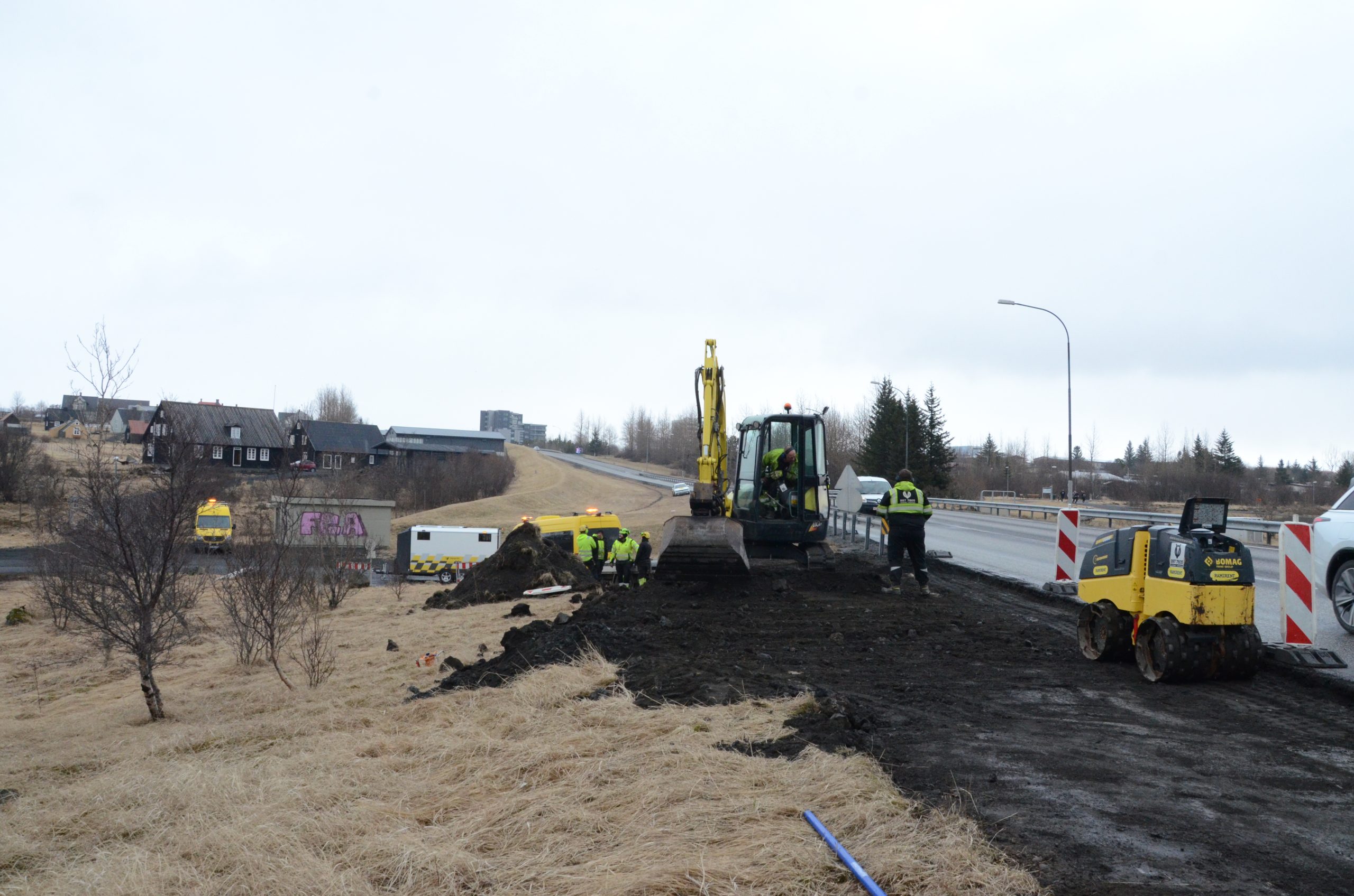 4.	Meðal verka er að steypa nýja brík og jafnframt setja upp nýtt vegrið og nýja ljósastaura.