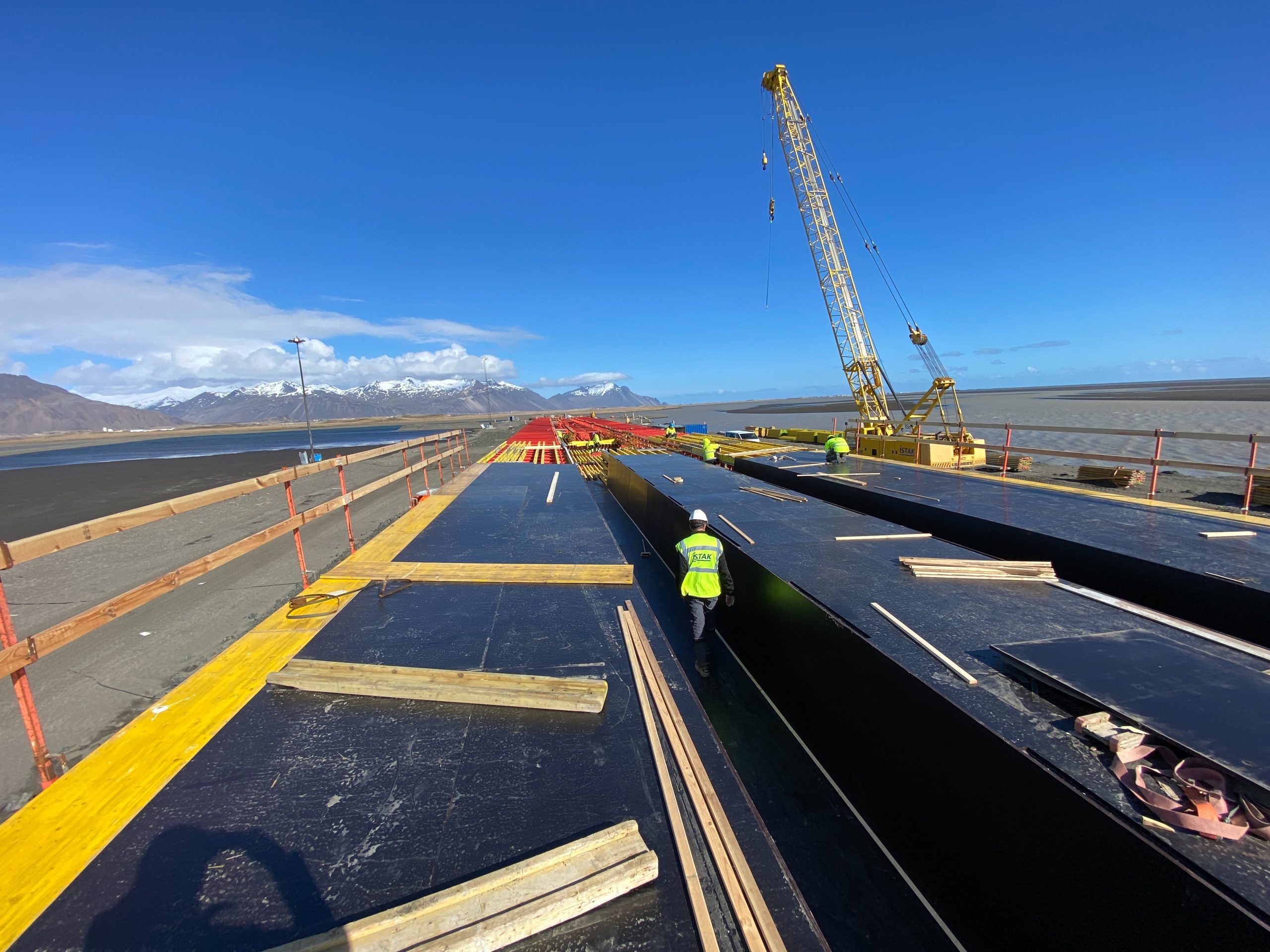 Undirsláttur á yfirbyggingu Hornafjarðarfljóts brú