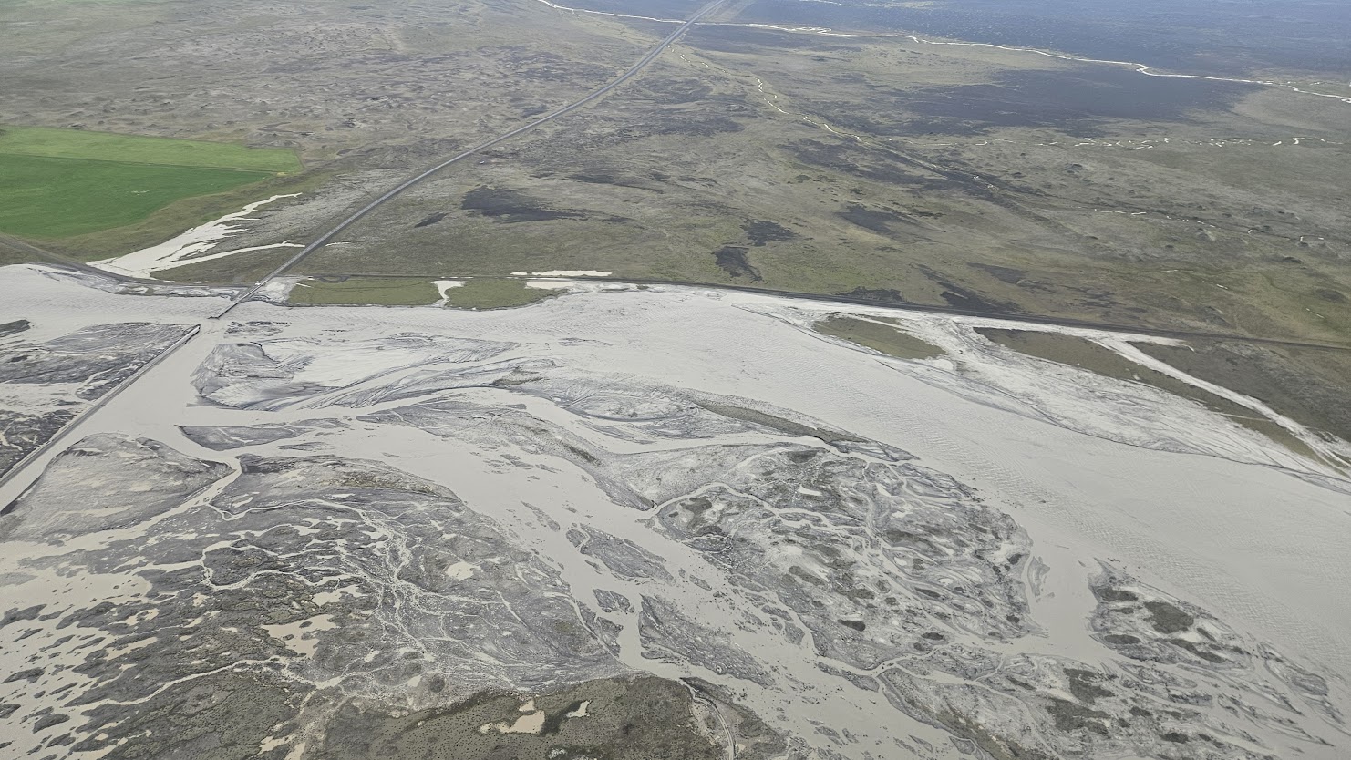 Jökulhlaup varð til þess að vegurinn við Skálm fór í sundur.