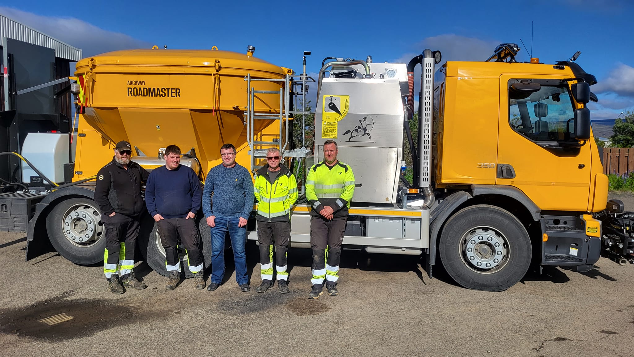 Kennari frá írska fyrirtæki Archway kenndi starfsfólki Vegagerðarinnar á bílinn.