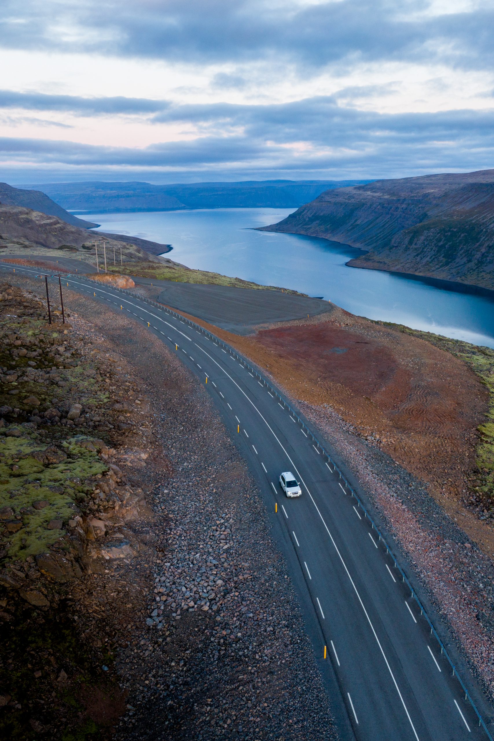 Úsýnið frá áningarstaðnum við Geirþjófsfjörð er glæsilegt. Myndir: Haukur Sigurðsson