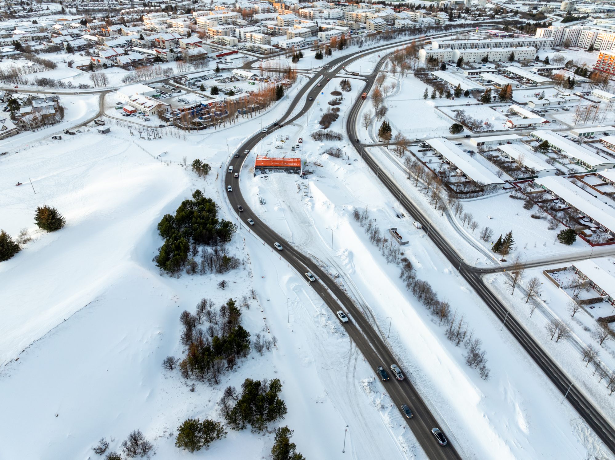 Opnað verður fyrir umferð um Breiðholtsbraut, yfir ný undirgöng til móts við Völvufell, á morgun laugardaginn 25. janúar. Á myndinni sést hvar hjáleiðin hefur verið. Mynd/Vilhelm Gunnarsson