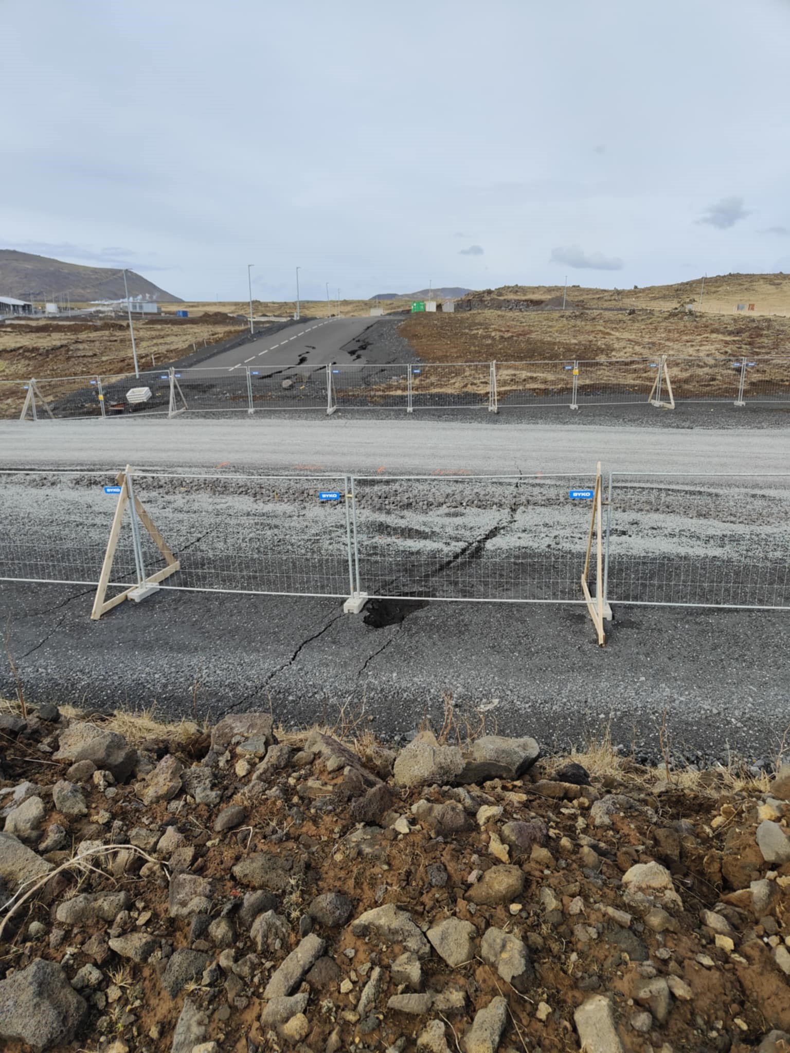 Yfirborðssprungur í Grindavík.