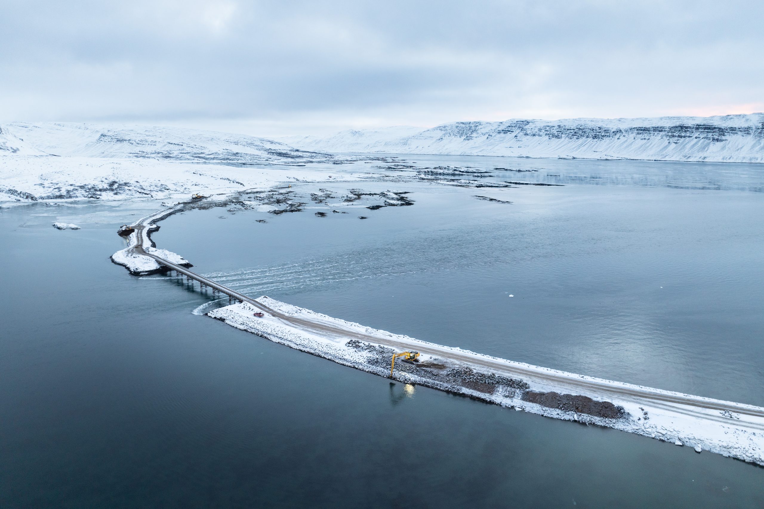 Framkvæmdir við þverun Gufufjarðar.