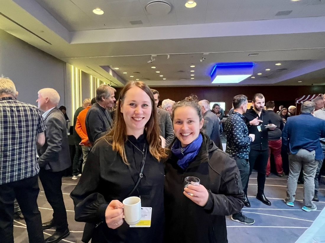 Gestir ráðstefnunnar fengu tækifæri til að endurnæra sig og spjalla í kaffihléum.
