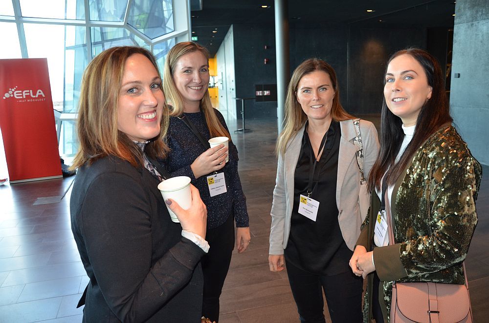 Gestir fengu tækifæri til þess að fá sér kaffi milli fyrirlestra.