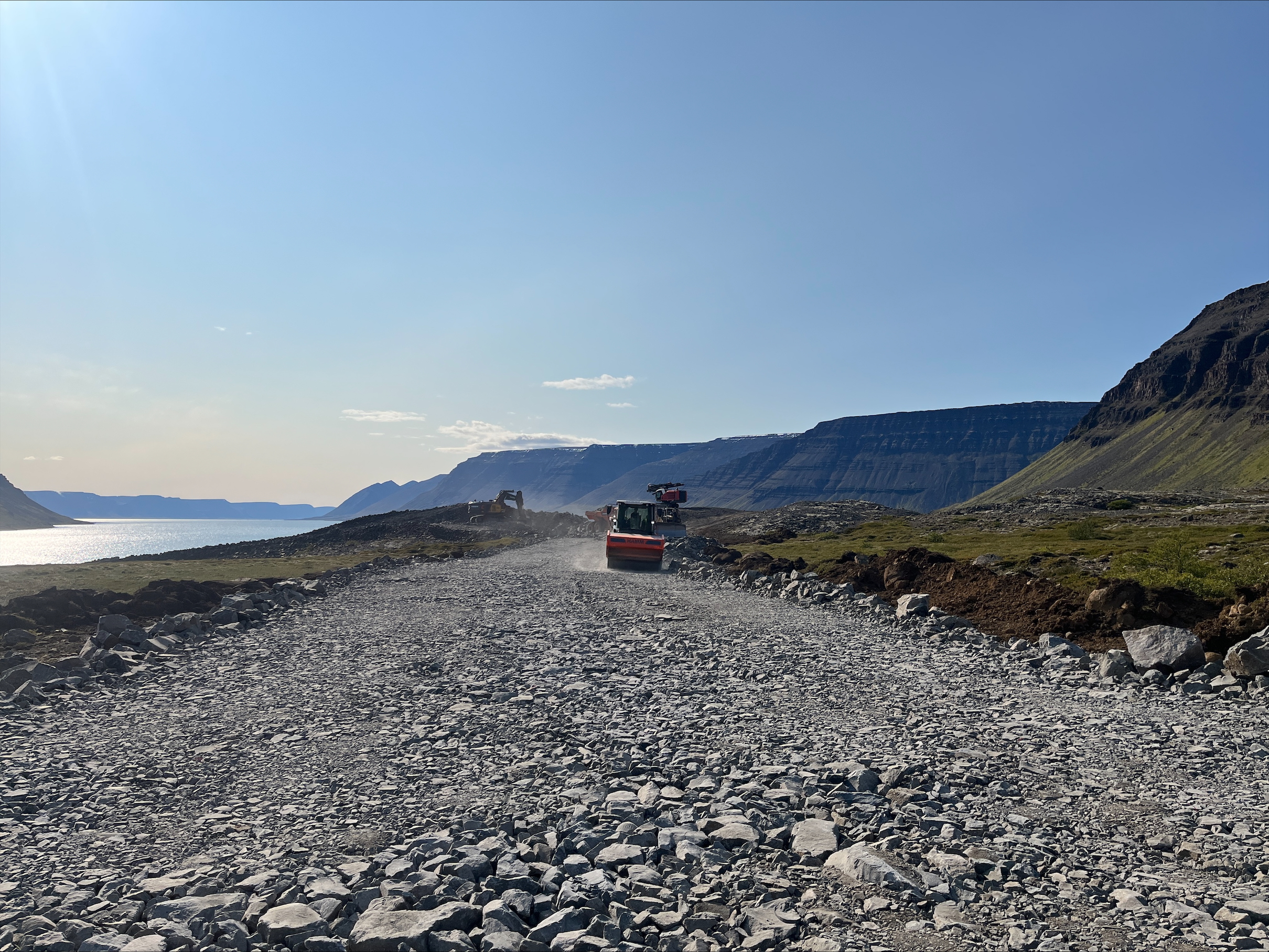 Verkinu á að ljúka í lok september á næsta ári.