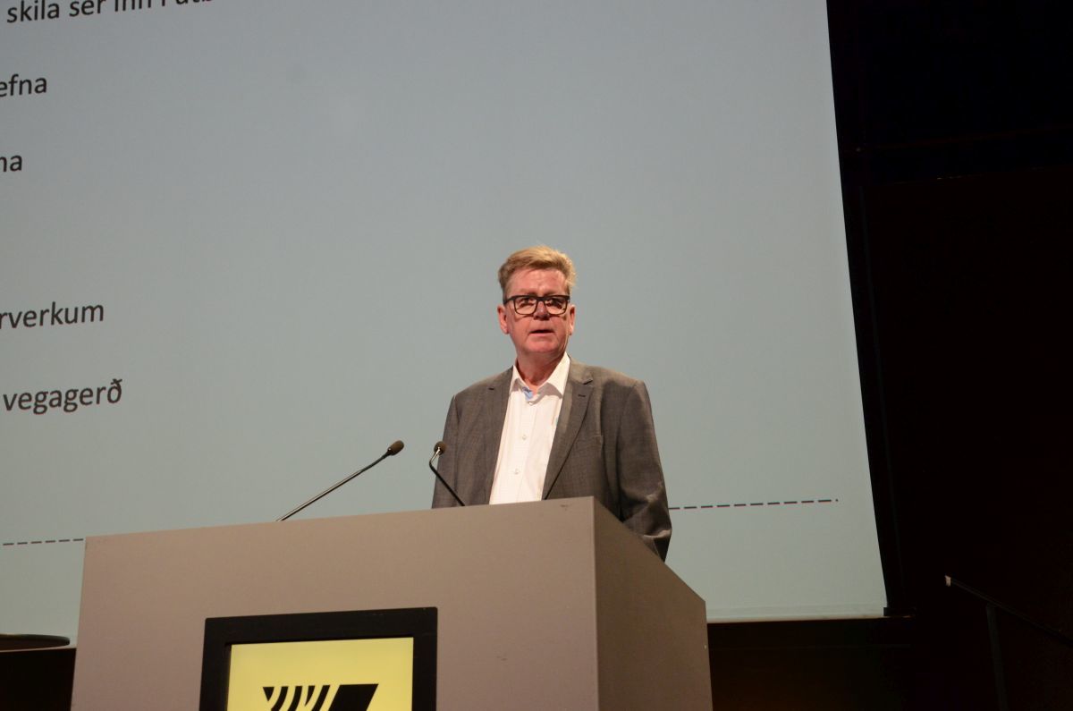 Pétur Pétursson sérfræðingur á stoðdeild Vegagerðarinnar fjallaði um Efnisgæðarit Vegagerðarinnar.