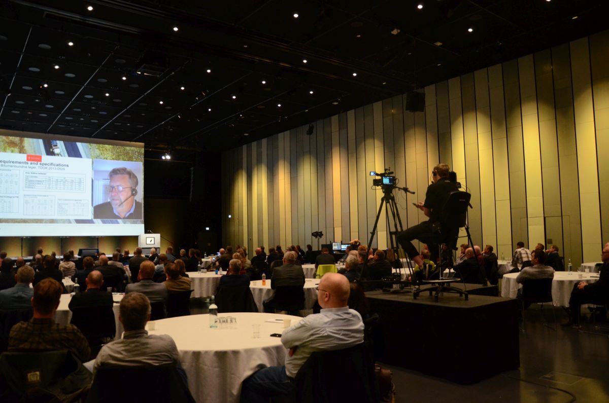 Ráðstefnunni var einnig streymt á netinu.