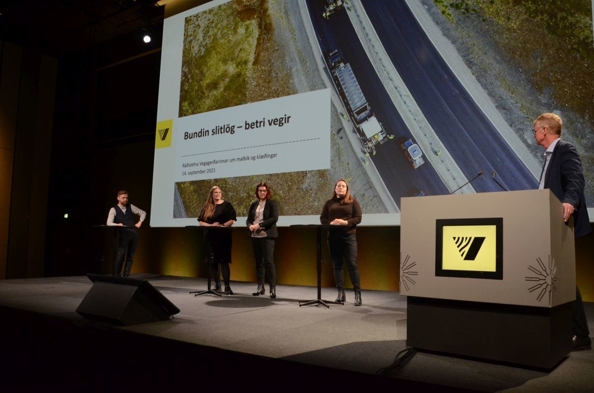 Fyrirlesarar svöruðu fyrirspurnum úr sal.