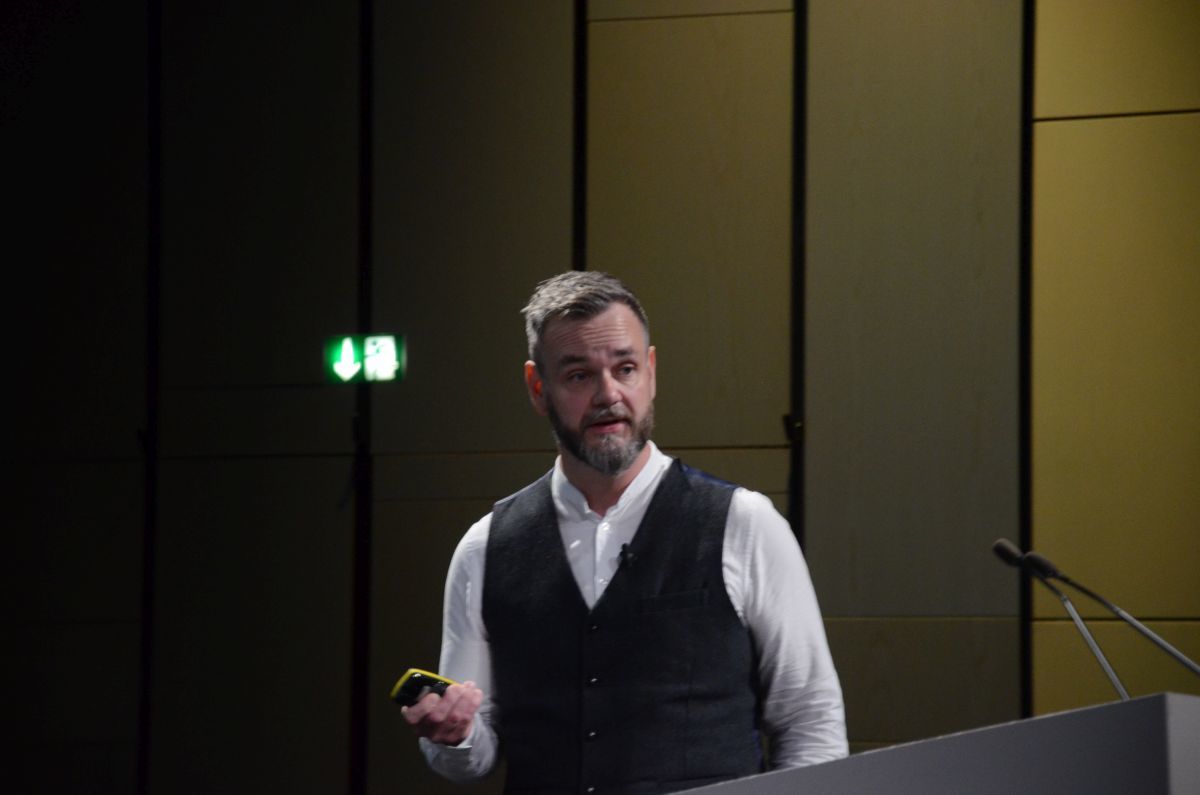 Birkir Hrafn Jóakimsson forstöðumaður stoðdeild Vegagerðarinnar fjallaði um auknar kröfur og breyttar reglur við útlagningu slitlags.