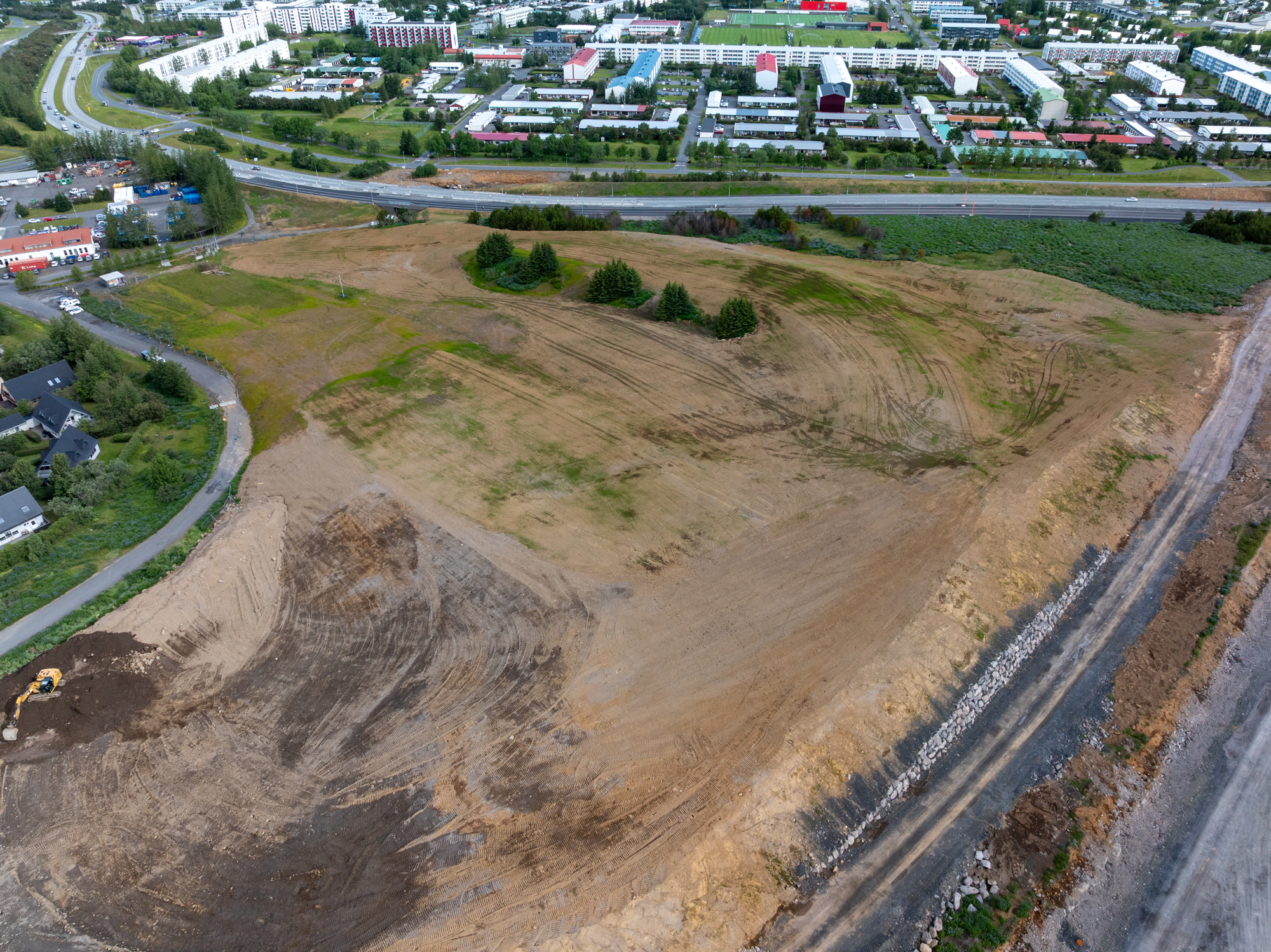 Landmótun í Vetrargarðinum er að ljúka og búið að sá í stærstan hluta hans. Annar frágangur og uppbygging Vetrargarðsins er á höndum Reykjavíkurborgar.