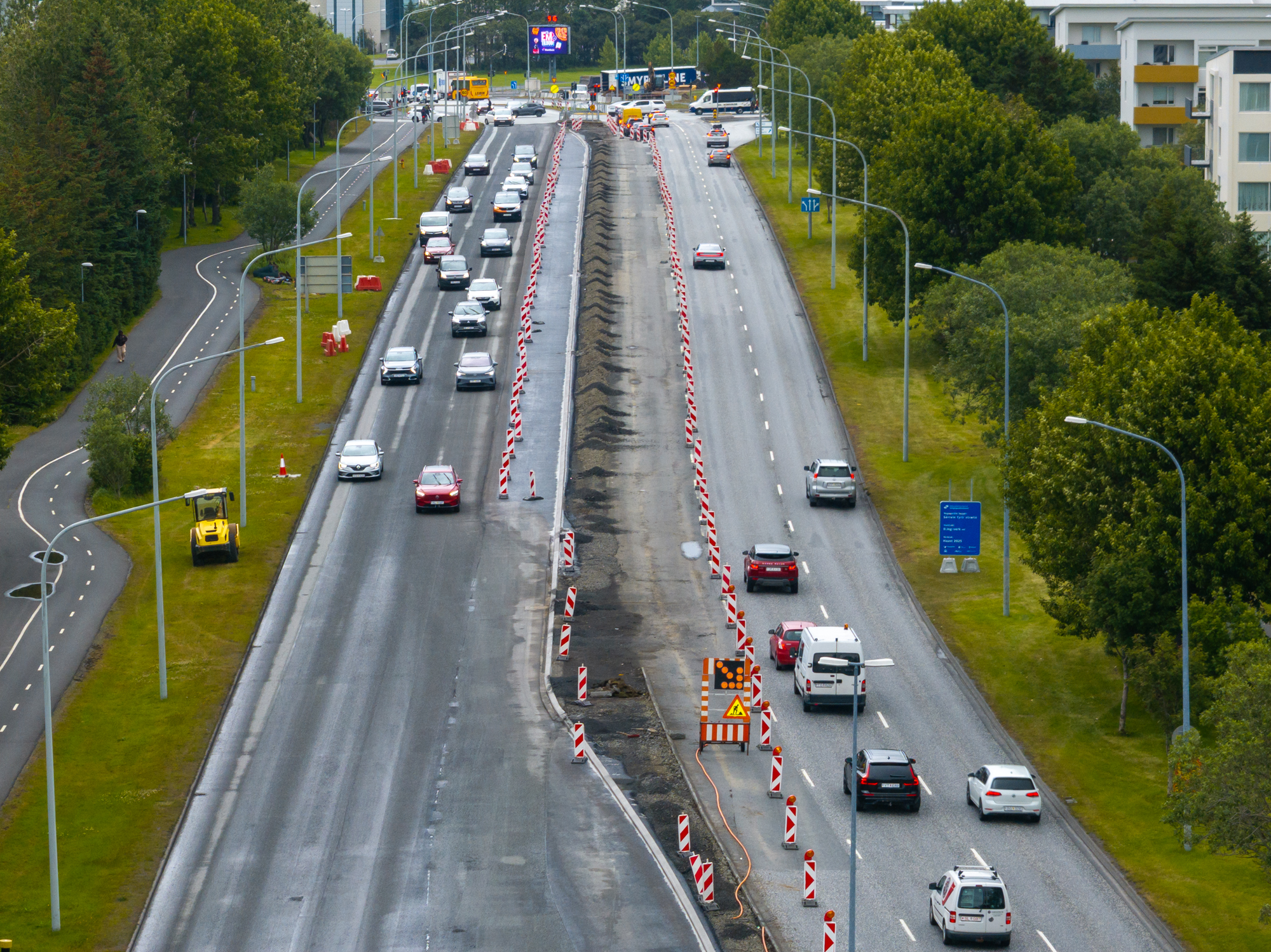 Búið er að fræsa malbik af fyrirliggjandi akreinum