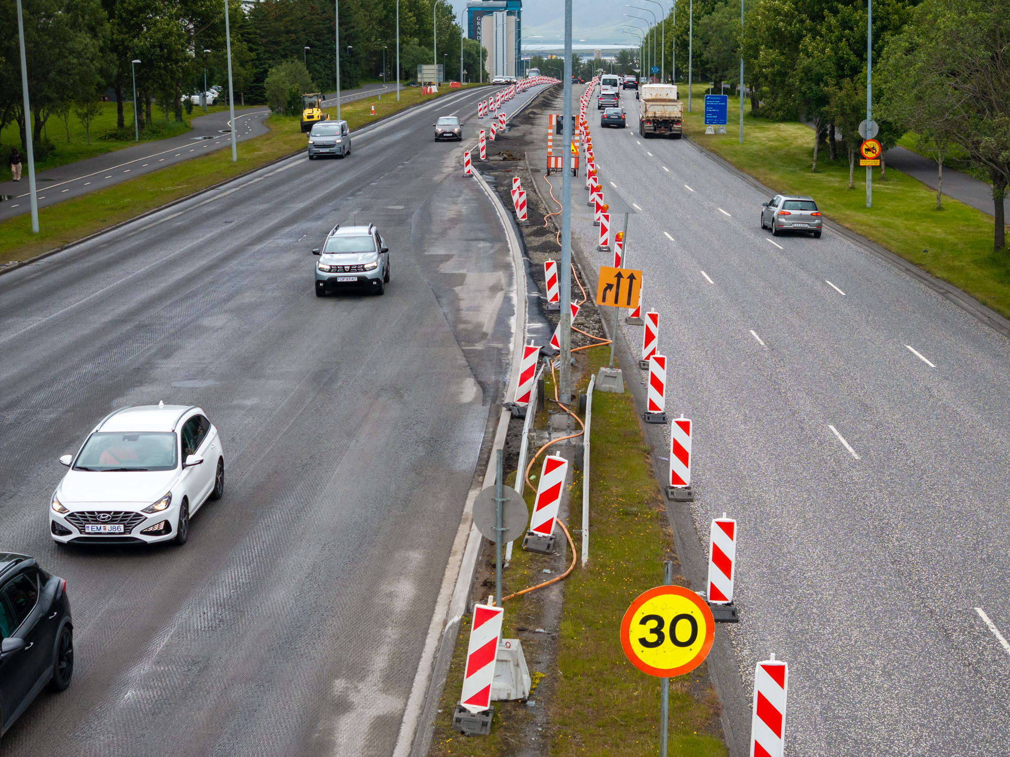 Hraði í gegnum framkvæmdasvæðið hefur verið lækkaður í 30 km/klst meðan á framkvæmdum stendur 