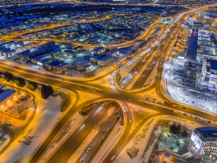 Construction operations on Höfðabakkabrú have begun.