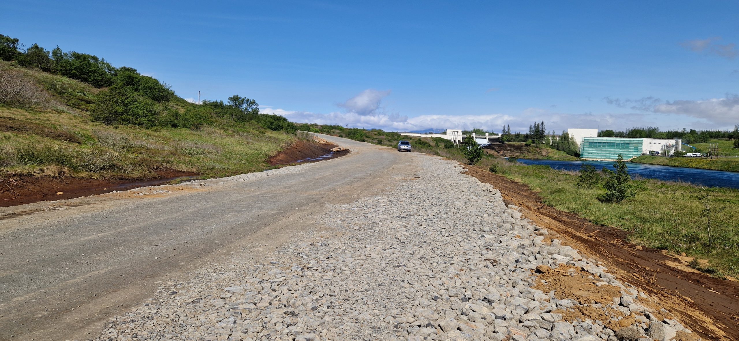 Framkvæmdin nær frá norðurenda brúar við inntak Írafossvirkjunar að vegamótum Grafningsvegar neðri.